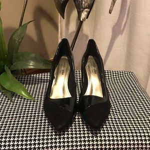 Predictions Comfort Plus Black pointed toe pumps